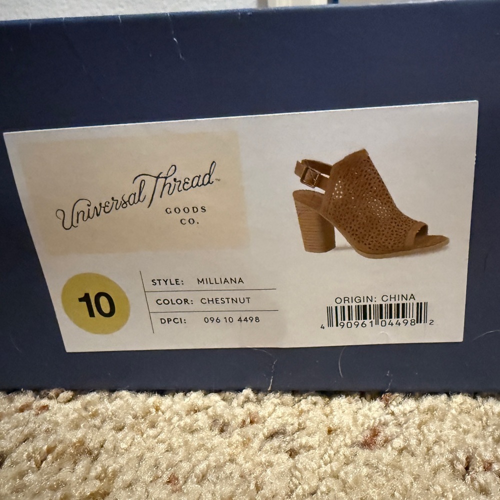 Universal Thread Tan Platform‎ Sandals - Picture 2 of 6